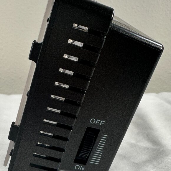 Neewer CN-160 Adjustable & Dimmable 5600K/3200K LED Video Camera Lighting Panel - Picture 13 of 15